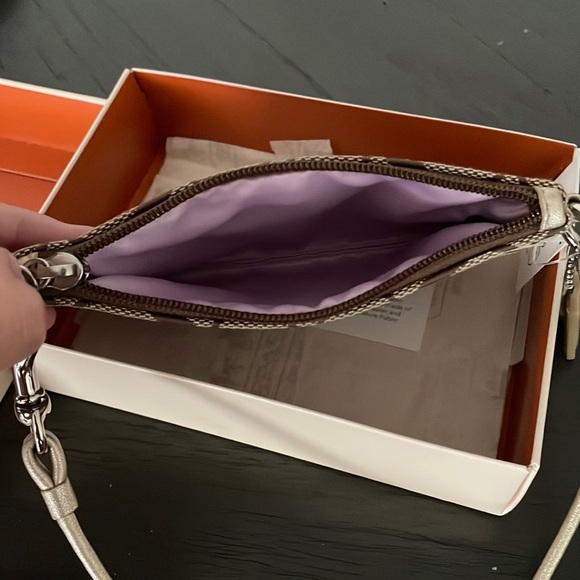 Coach wristlet - Picture 2 of 2